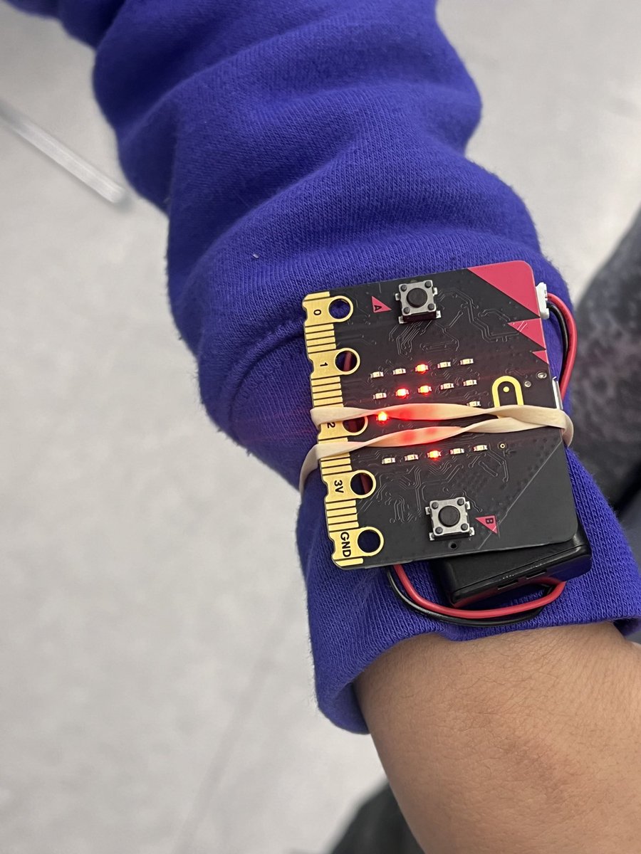 nliap35's tweet photo. PS20 Students counting one Micro:bit at a time❤️🤖 #studentcodedstepcounters #health #wellness #coding @PS20PtRichmond @DrMarionWilson @learningdrive @ValerieBrock24 @CSforAllNYC @CSD31SI @NYCSchools @microbit_edu https://t.co/E7Ek1LiE6Y