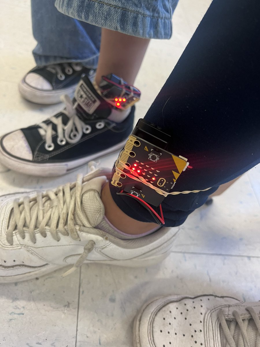 nliap35's tweet photo. PS20 Students counting one Micro:bit at a time❤️🤖 #studentcodedstepcounters #health #wellness #coding @PS20PtRichmond @DrMarionWilson @learningdrive @ValerieBrock24 @CSforAllNYC @CSD31SI @NYCSchools @microbit_edu https://t.co/E7Ek1LiE6Y