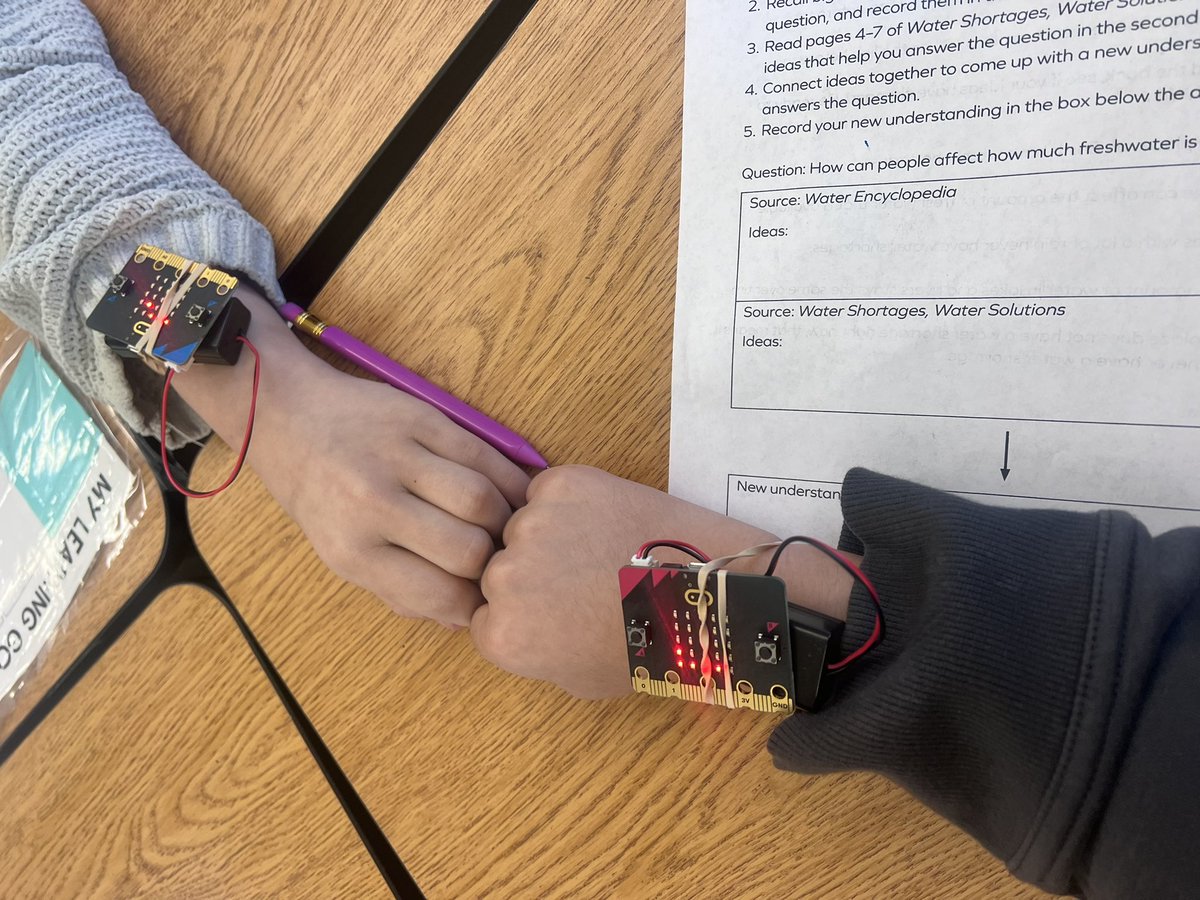 nliap35's tweet photo. PS20 Students counting one Micro:bit at a time❤️🤖 #studentcodedstepcounters #health #wellness #coding @PS20PtRichmond @DrMarionWilson @learningdrive @ValerieBrock24 @CSforAllNYC @CSD31SI @NYCSchools @microbit_edu https://t.co/E7Ek1LiE6Y