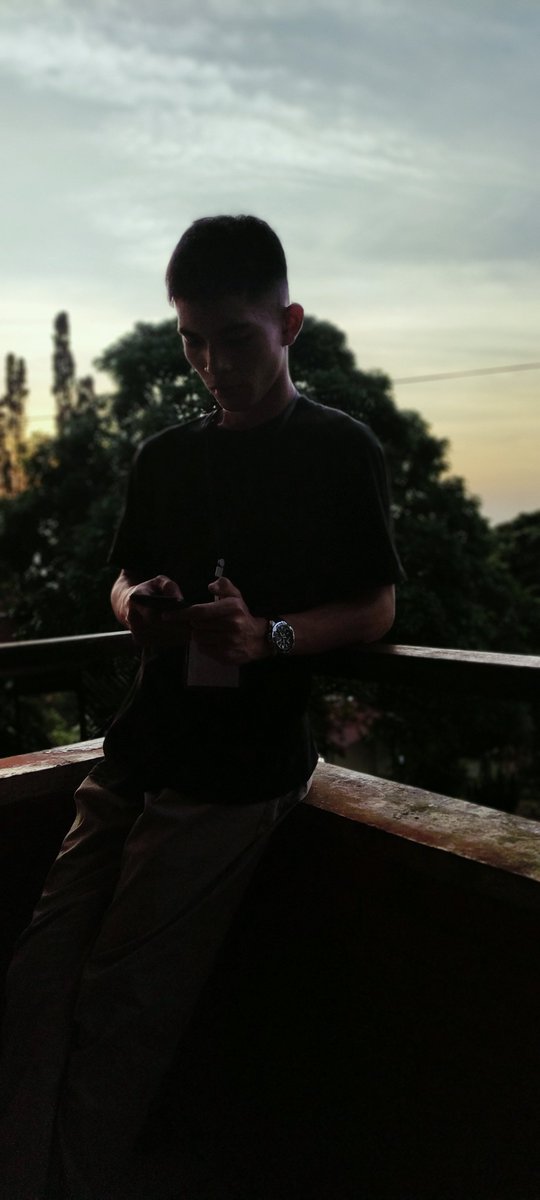 ShineFiony's tweet photo. Pakelah hape pintarmu biar lebih sering motret.

#shotonxiaomi https://t.co/K0mPPPh9z2