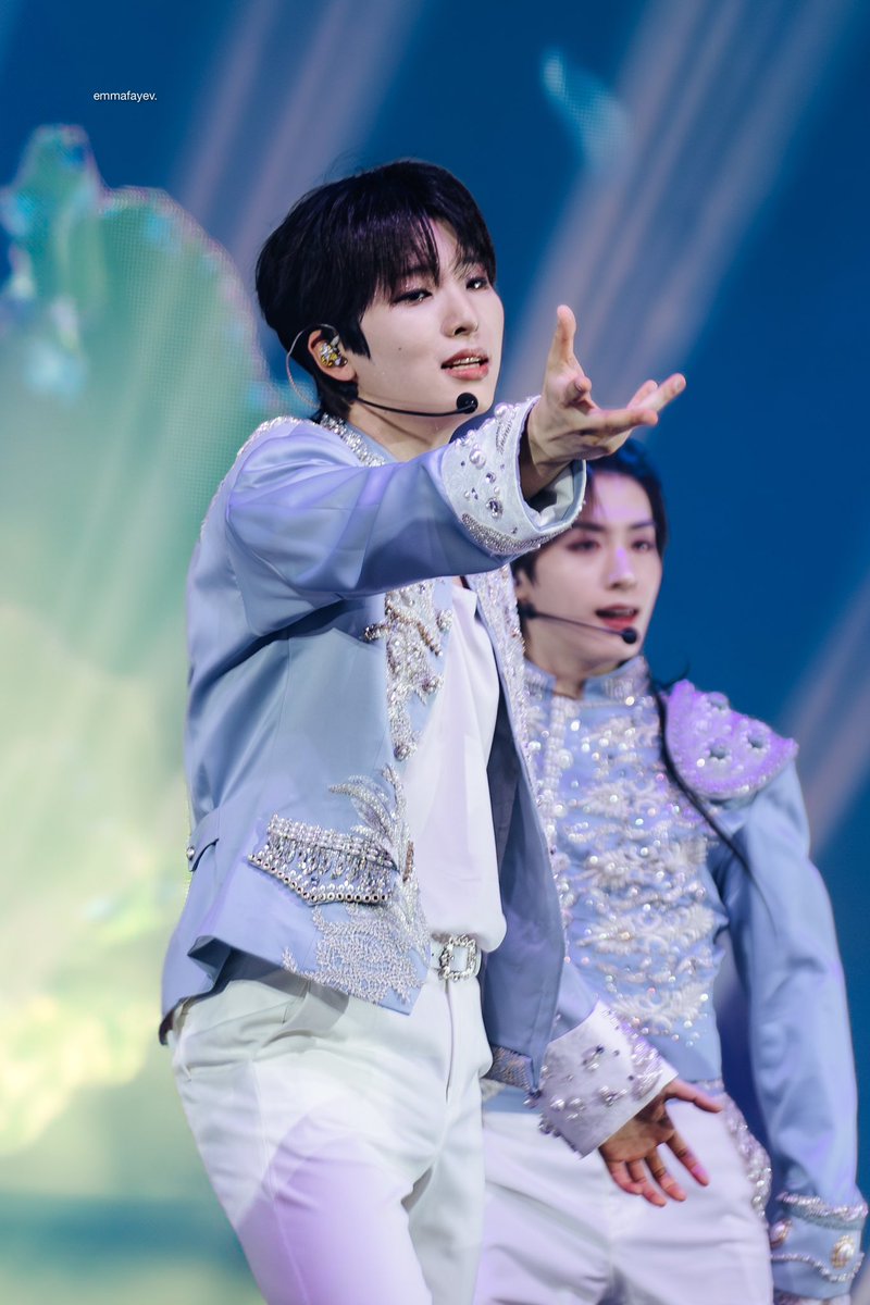 emmafayev's tweet photo. 240410 β Oneus Lee Seoho μ΄μνΈ, 2nd World Tour 'La Dolce Vita' in Los Angeles
@official_ONEUS
#ONEUS #OneusinUS #OneusinLA #TOMOON #μμ΄μ€ #La_Dolce_Vita #OneusWorldTour https://t.co/GuAhz0bPUw