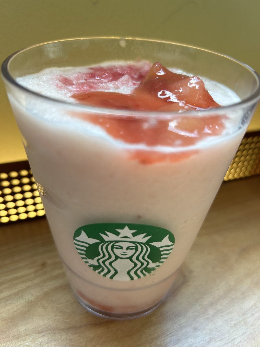スタバ行って、メロン飲もうと思ったらピーチ🍑だった