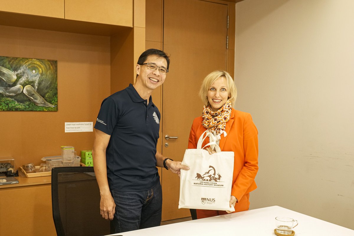 We were delighted to host Hungarian Ambassador to Singapore, Her Excellency Ms Judit Pach on 11 April. She was brought on a tour of the gallery and collections, and future collaborations with Hungarian museums were discussed. We are happy to know she enjoyed her visit here!