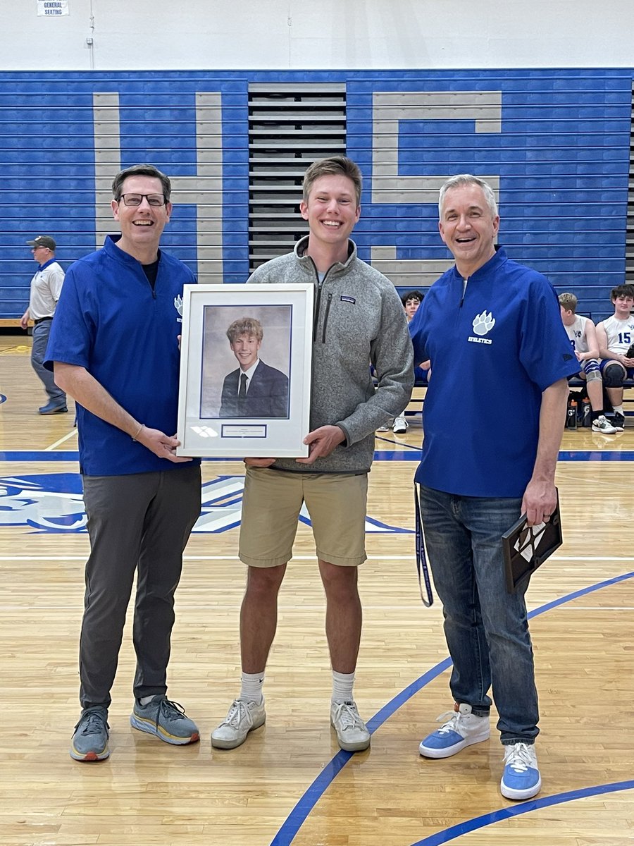 On the night we add David Rzepa (‘23) to the Wall of Fame, he gets to watch the boys come back from a sluggish start to defeat Lakes 19-25, 25-23, 25-15. And in the second match of the night defeat Grant 25-10, 25-21. Cougars now 16-3 and return to CSL play tomorrow at Maine East