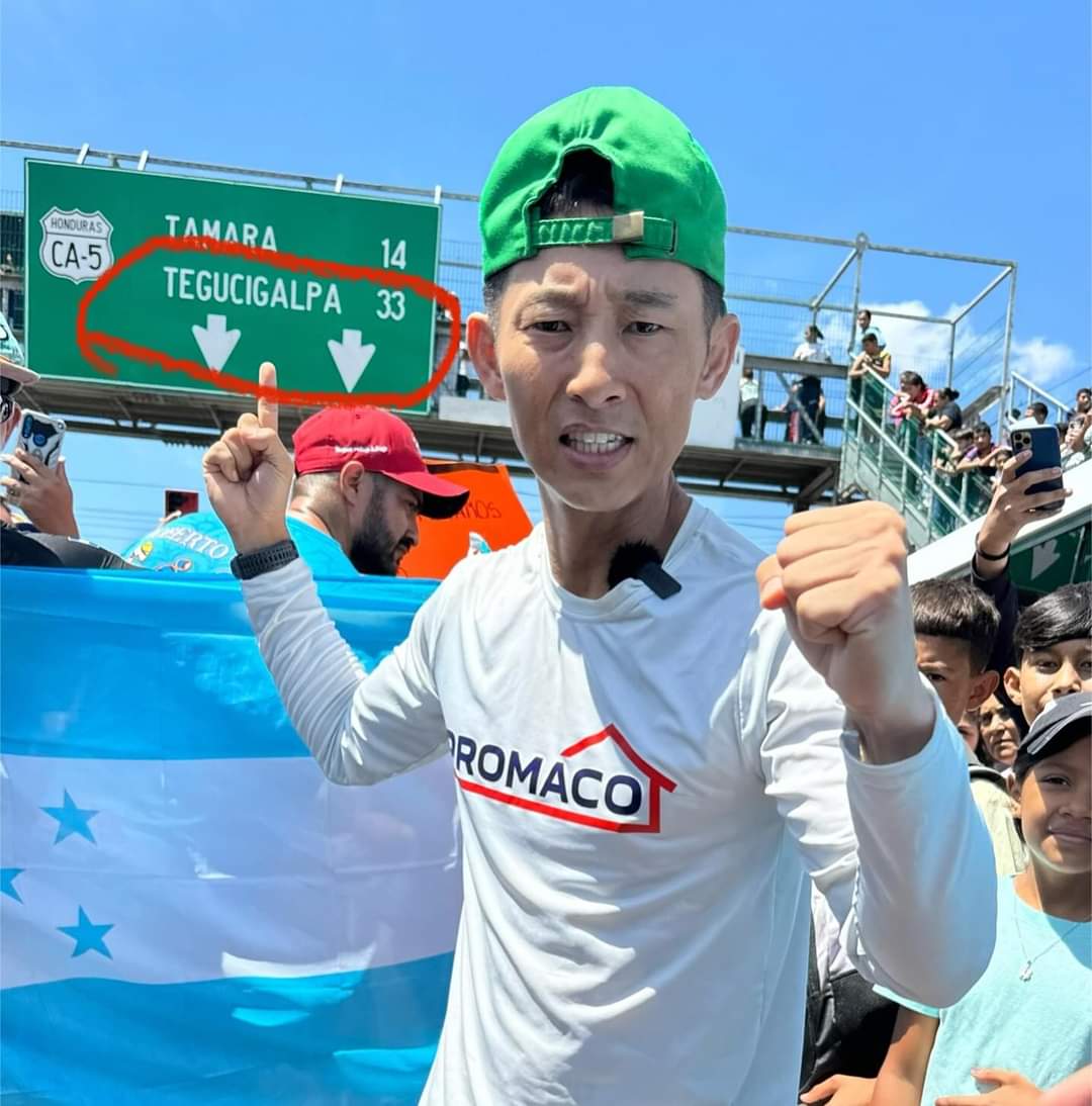 #NOTICIAS -🚨 LO ÚLTIMO 🚨🥳
Shin Fujiyama se está acercando a la meta final, ya ubicado a 33 kilómeteros de la capital.
'Juntos llegaremos a Tegucigalpa 🇭🇳🇭🇳🇭🇳' dijó.
#NoticiasRosales