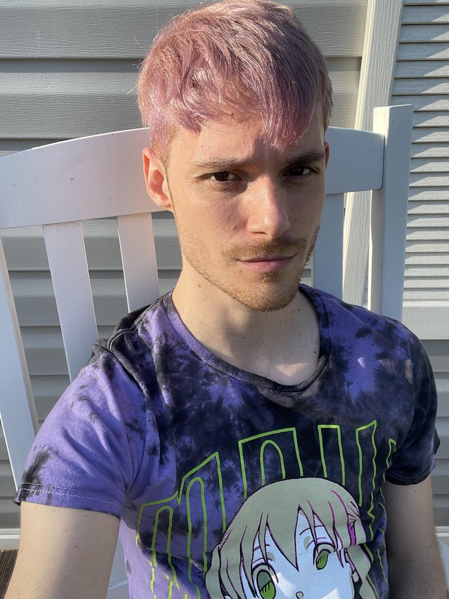 pastaghost_'s tweet photo. Idk whats goin on anymore but my hair pink https://t.co/1KbYq6jECi