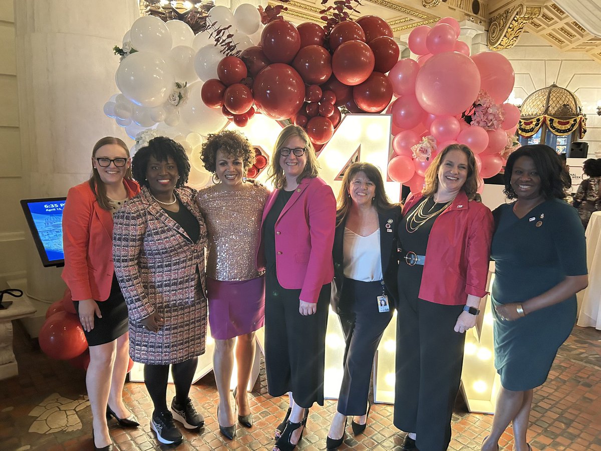 Tonight, I was thrilled to celebrate the accomplishments of one of the Delco Delegation’s many shining stars! Cheers to my sister rep @RepGinaCurry as she kicked off #BlackMaternalHealthWeek. An honor to serve with these ladies!