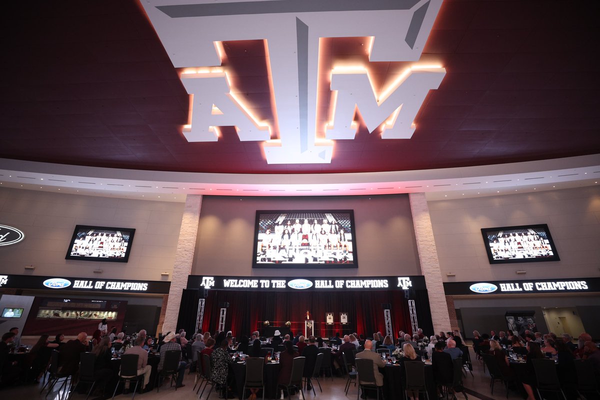 AggieWBB's tweet photo. Loved celebrating our season tonight with our family! Can’t wait for next year ❤️

#GigEm | #TOUGH https://t.co/5WpanLjl2d