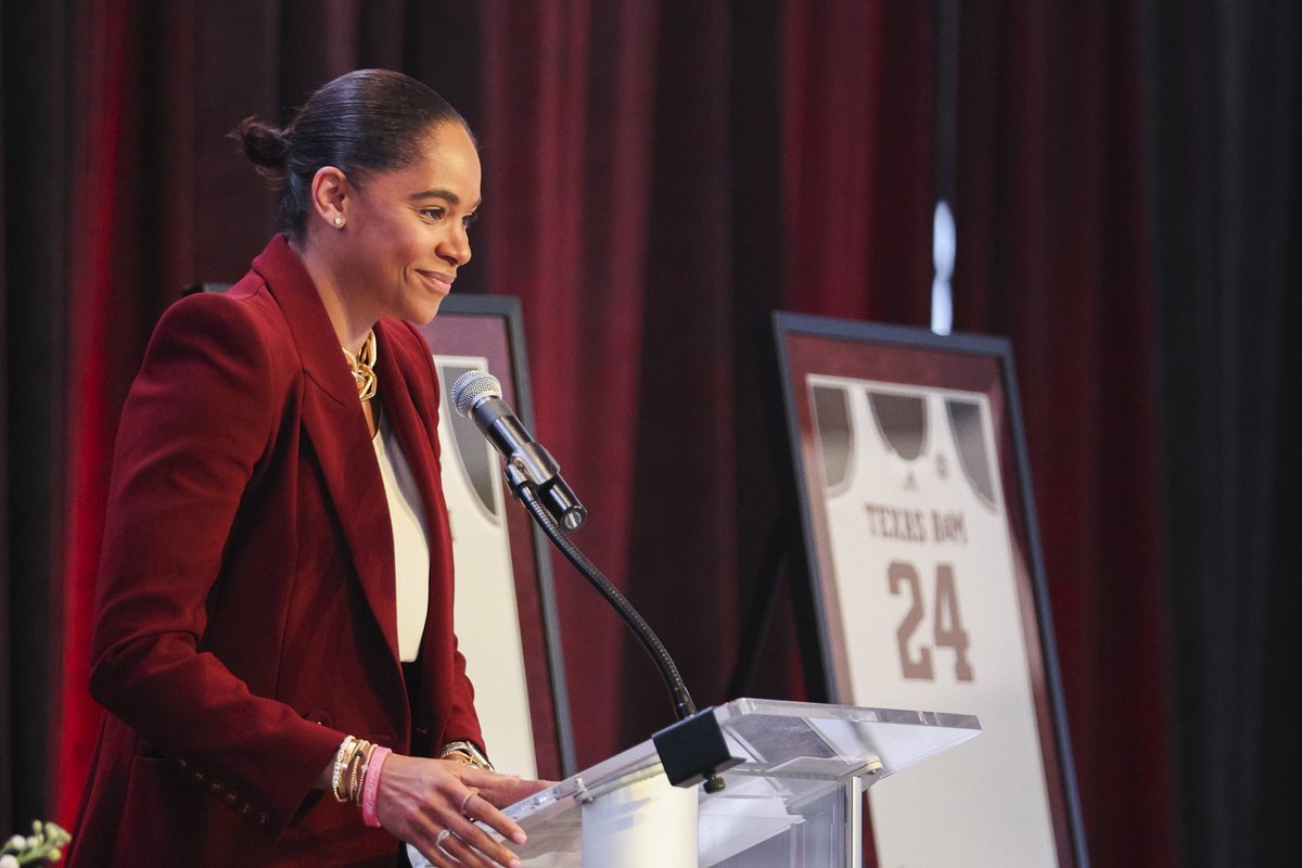 AggieWBB's tweet photo. Loved celebrating our season tonight with our family! Can’t wait for next year ❤️

#GigEm | #TOUGH https://t.co/5WpanLjl2d