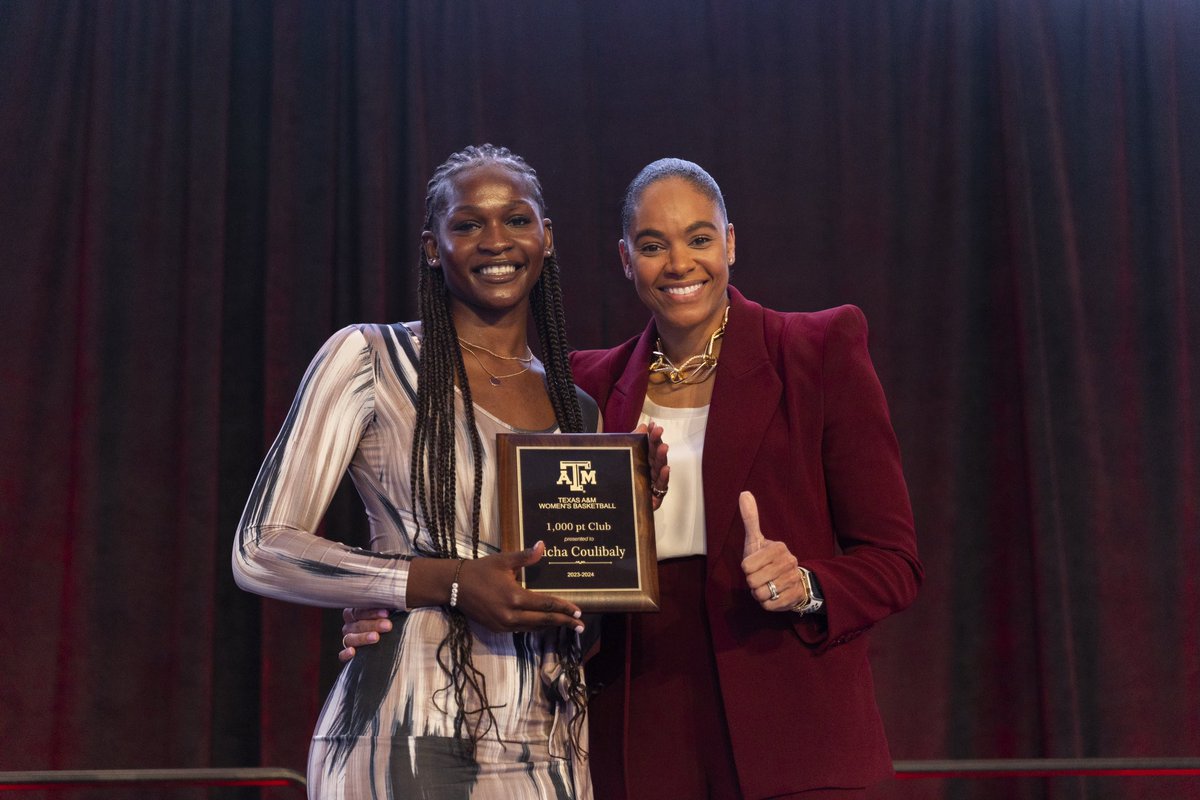 AggieWBB's tweet photo. Loved celebrating our season tonight with our family! Can’t wait for next year ❤️

#GigEm | #TOUGH https://t.co/5WpanLjl2d