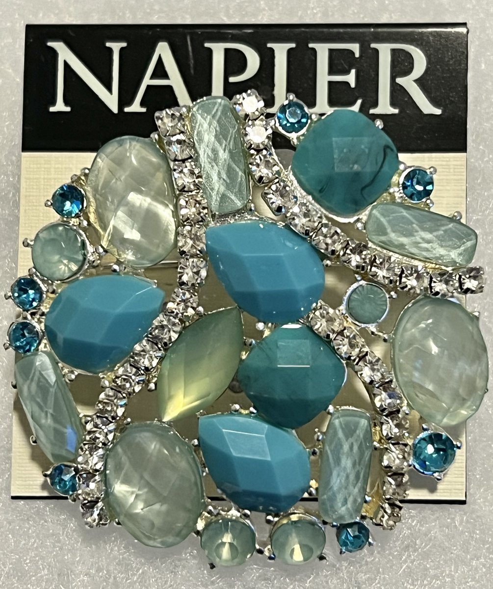 Beautiful #NAPIER Brooch #Rhinestones #Crystals Teal Blue Green 2' #ClusterPin NEW FREE SHIP

#statementjewelry #tealblue #aquamarine #brooch #broochstyle #springfashion #beachvibes #giftsformom #mothersdaygifts #giftsforher #giftsforgrandma #ebayfinds 

 ebay.com/itm/2667712187…