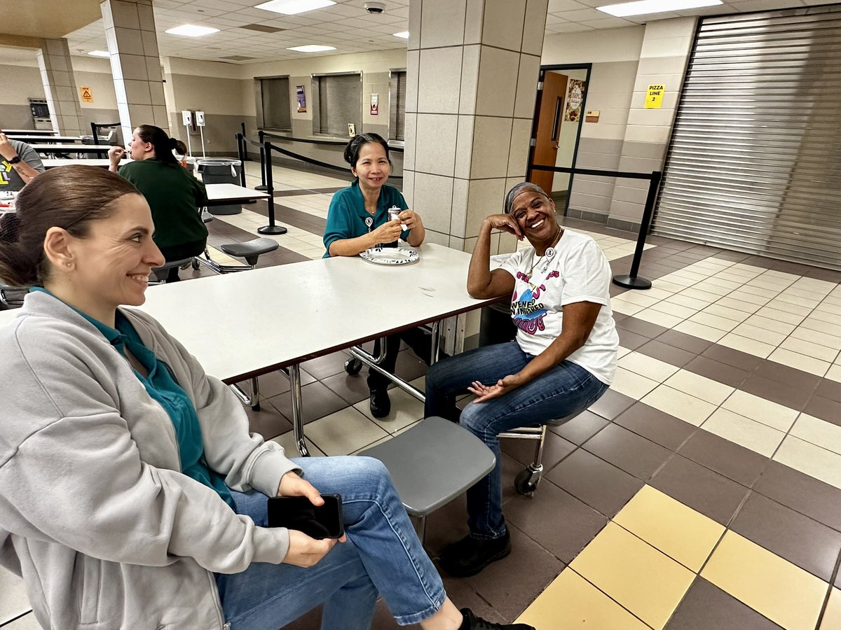 Thank you to these guys for grilling up some delicious burgers for our @Arnold_Middle staff to enjoy today! 🍔😋🏴‍☠️ #theresnoplacelikearnold #cfisdspirit