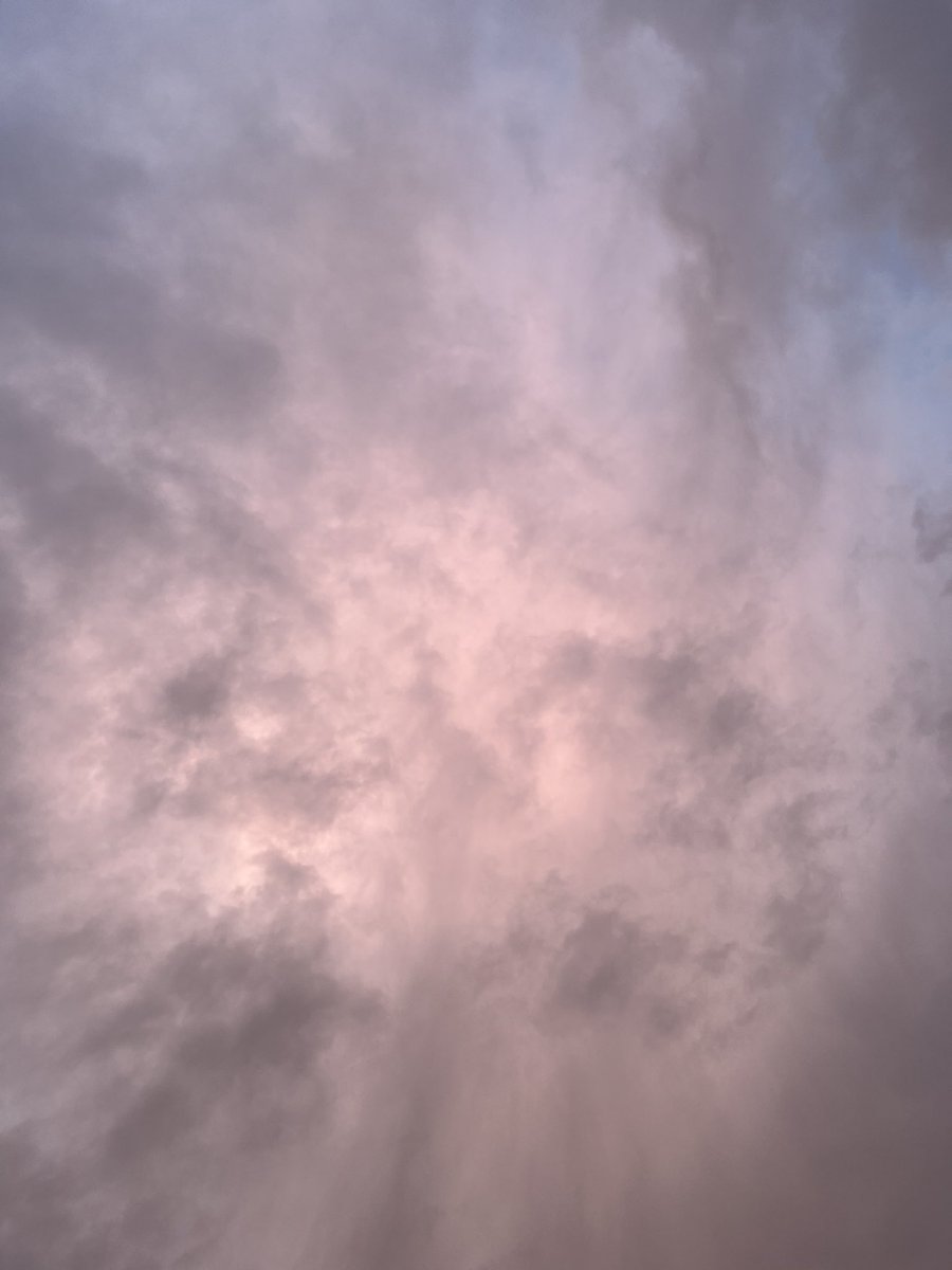 Evening Stroll

#cloudscape #canadianlife #clouds #cloudphotography