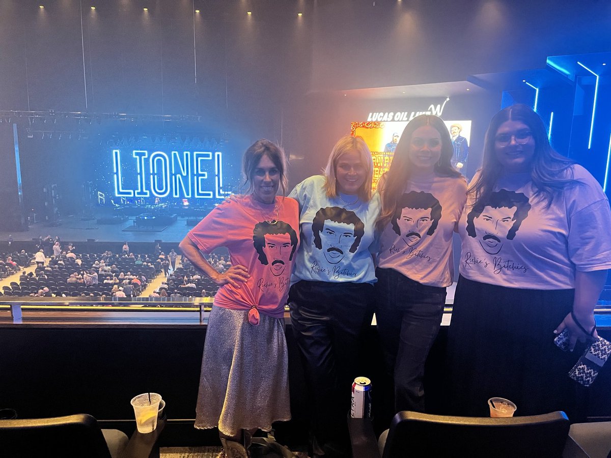 Lionel Richie was the BEST! Loved hanging with RICHIE’S BITCHIES!❤️ We we’re Dancing on the Ceiling, celebrating All Night Long, and full of Endless Love! Thanks for a great show, <a href="/LionelRichie/">Lionel Richie</a> !