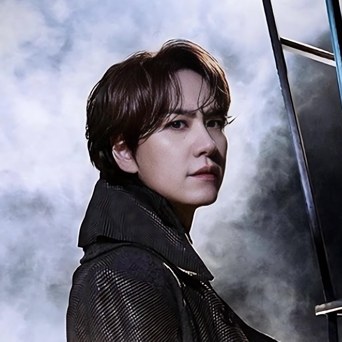 “Frankenstein will be performed at Blue Square Shinhan Card Hall in Seoul from June 5 to August 25.” I should be able to catch the 2nd half of the season, in terms of school holiday🤔 Just need to sweet talk my husband🤣 How come he looks so handsome but still so puppyish? 😍
