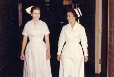 DO YOU REMEMBER!👵👨‍🦳 Remember when Nurses looked like this ?🤔👩‍⚕️