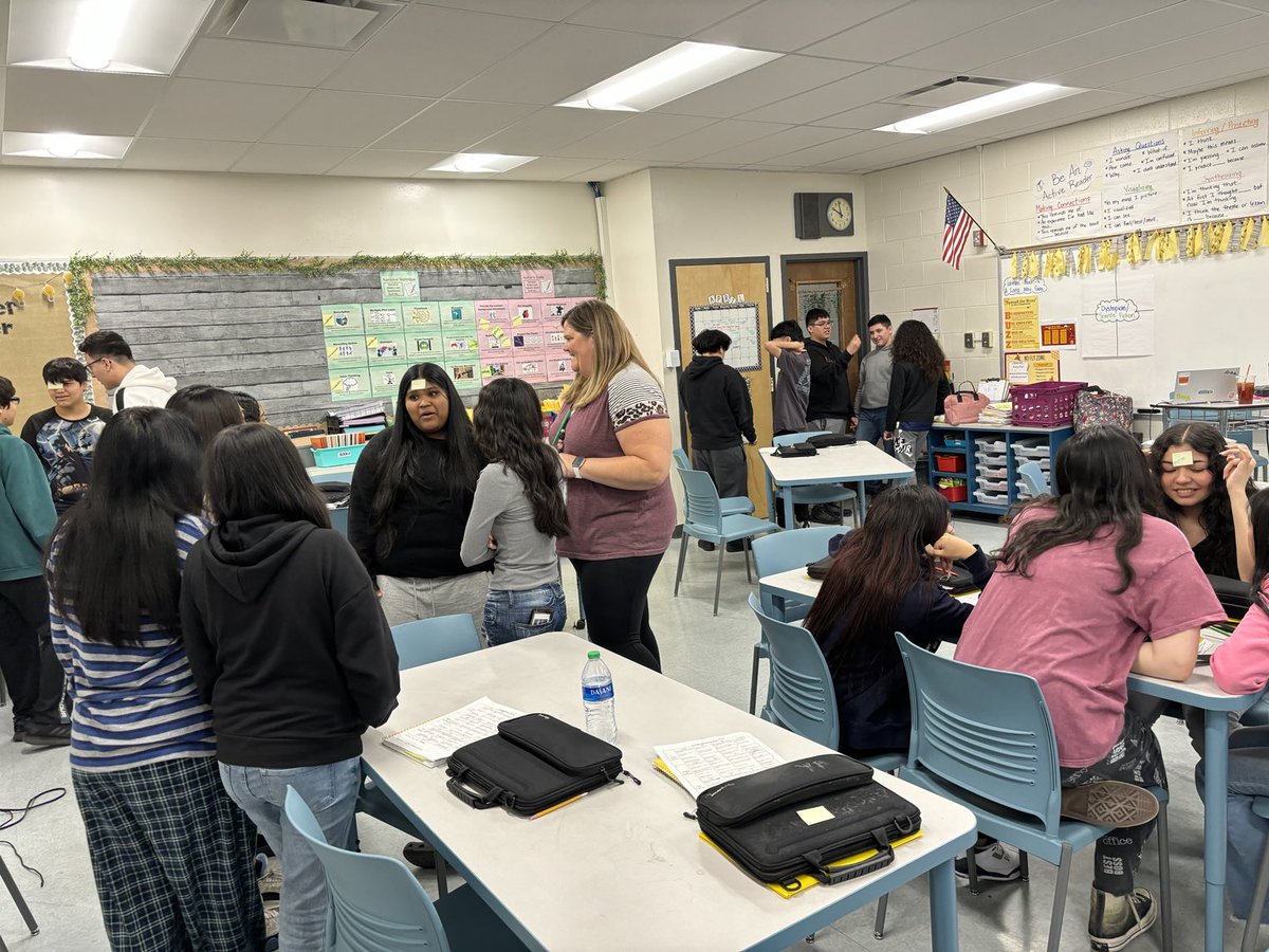 Sharescuela's tweet photo. Students practicing speaking, listening, questioning, and talking about setting ⁦@ccsd21holmes⁩ https://t.co/WrlVgcOf2P