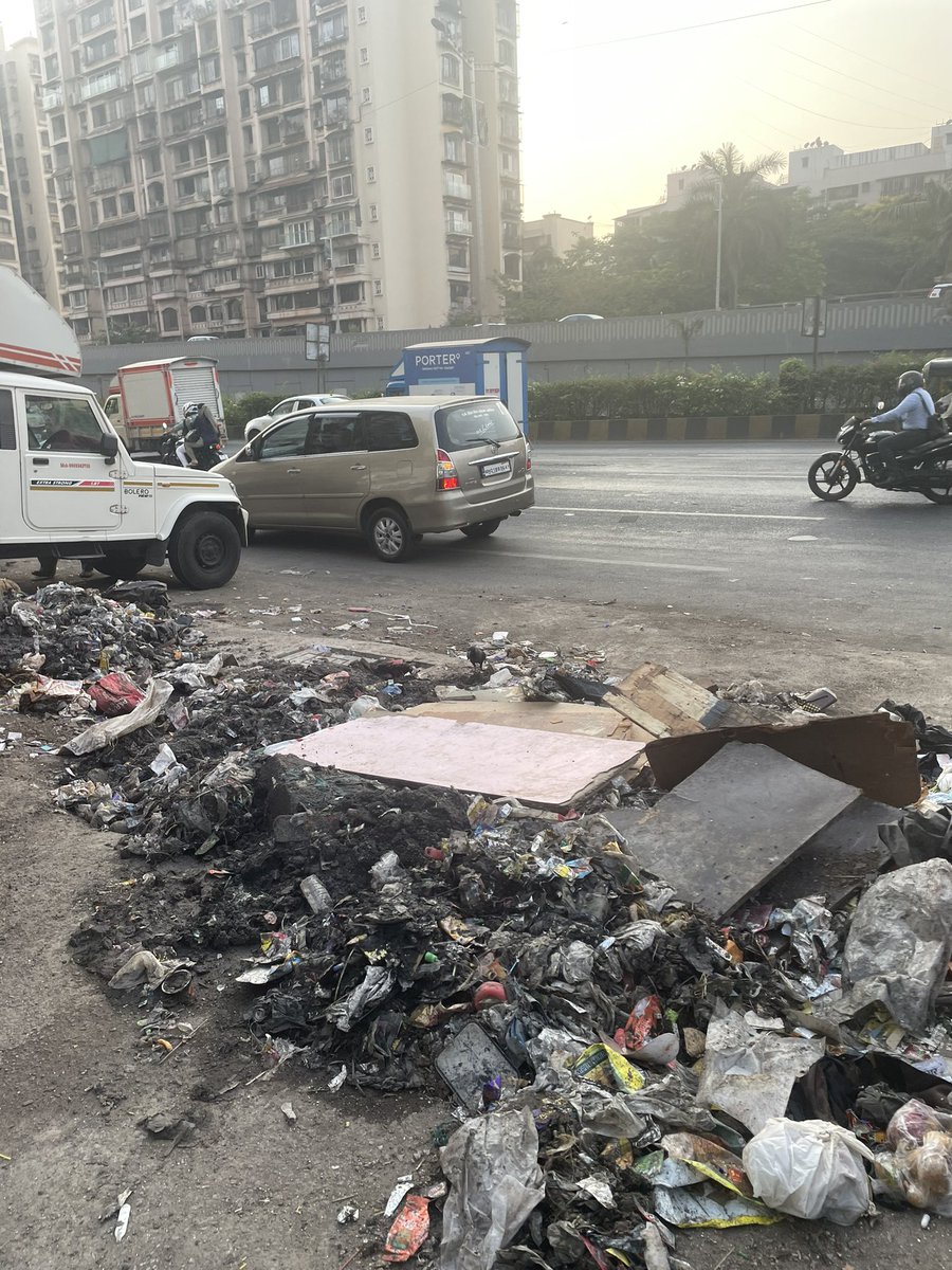 Ajit07941438267's tweet photo. Eastern express highway near Ramabai - it is formally become a dump yard ! There is no action from BMC. Health of so many families are at stake. We have been continuously asking to clear this but no action. @mybmc @mybmcWardN @BJP4India @CMOMaharashtra @lokmat @timesofindia https://t.co/UkWZo4ZL5U