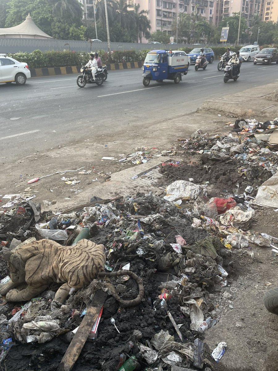 Eastern express highway near Ramabai - it is formally become a dump yard ! There is no action from BMC. Health of so many families are at stake. We have been continuously asking to clear this but no action. <a href="/mybmc/">माझी Mumbai, आपली BMC</a> <a href="/mybmcWardN/">WARD N BMC</a> <a href="/BJP4India/">BJP</a> <a href="/CMOMaharashtra/">CMO Maharashtra</a> <a href="/lokmat/">Lokmat</a> <a href="/timesofindia/">The Times Of India</a>