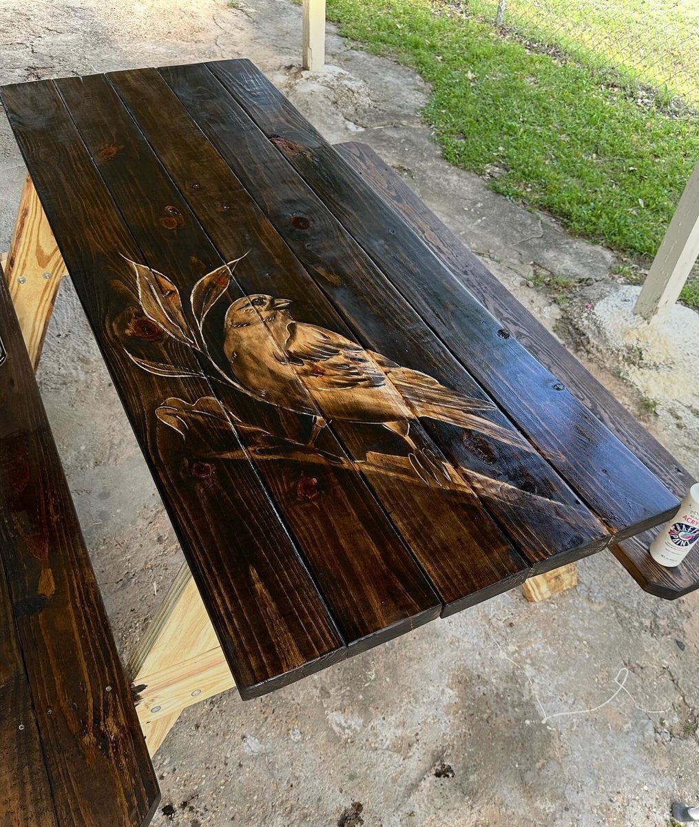chechee__'s tweet image. Wanted to paint a memorial in honoring my grandmothers passing. 

This picnic table will hold so many memories with our family just like the memories I had in my grandmothers house with her singing birds.