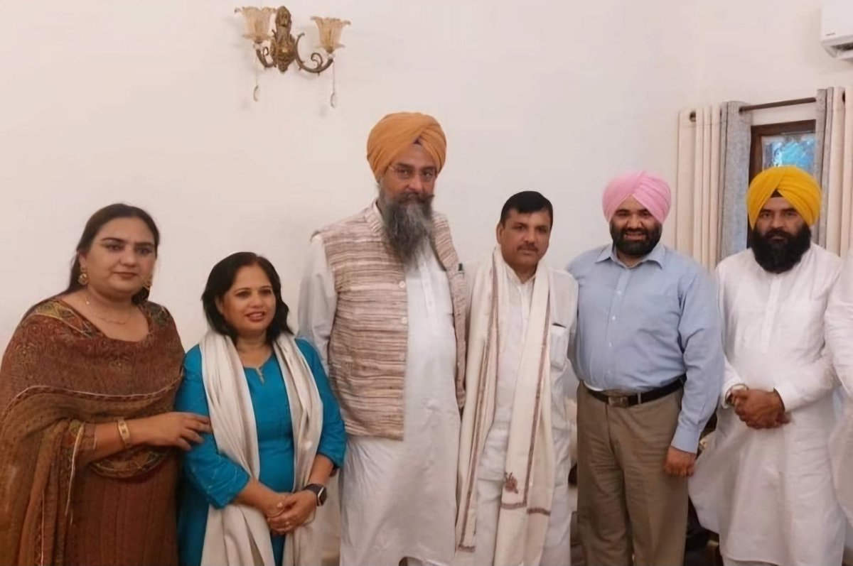I wish my dear friend Hon'ble Speaker of Punjab @Sandhwan ji a very Happy Birthday. He works tirelessly for the public and goes the extra mile to help every one. I wish him good health, happiness and prosperity.