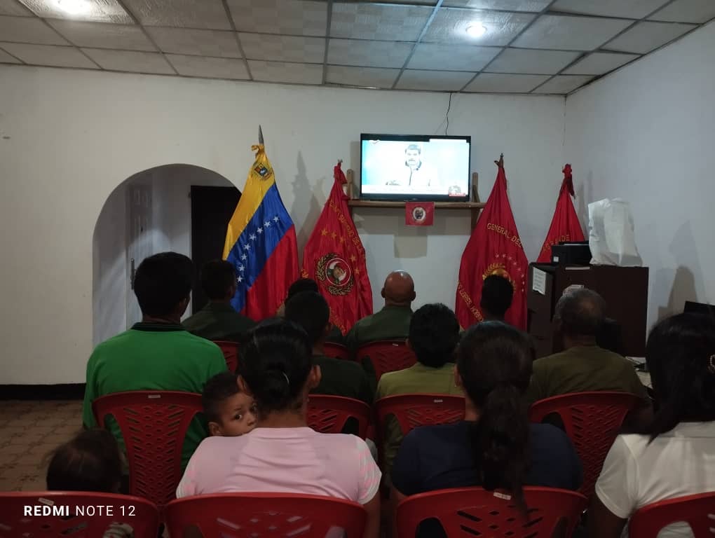 La #FANB en Cojedes, desde el #ADI343ELBAUL sintoniza el Programa Nro. 41 @ConMaduroMas_ #ConMaduroMásAniversario, reafirmando la Lealtad y los Valores Bolivarianos dentro de la Fuerza Armada Nacional Bolivariana.