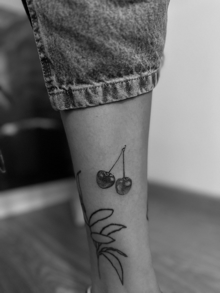 manuelabrnigaud's tweet photo. Mi primer tattoo c handpoke 🪡🪡🪡 https://t.co/TZGFII8QCE