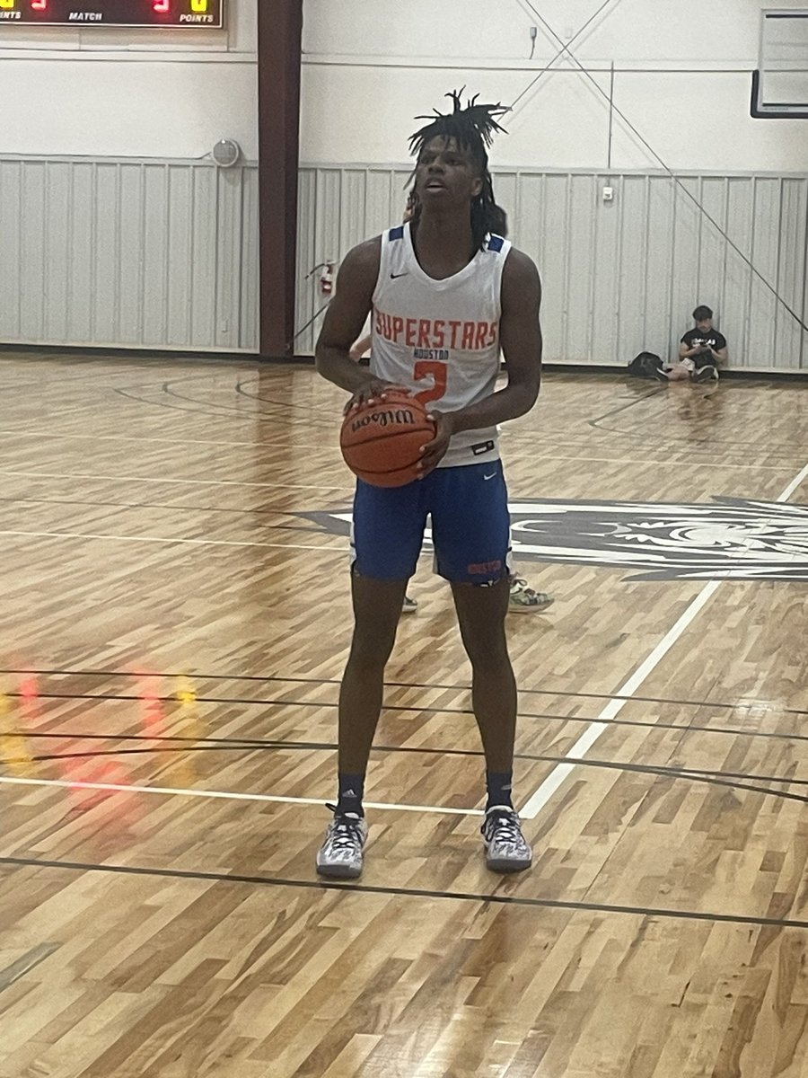 Recap from #TheIntroduction 2024 6’6” G/F TK Lawson of the Houston Superstars is CERTIFIED and that guy. Saw this kid earlier in the year and did not know he was this talented. This kid should be looked at by ALL levels of D1. He is TALENTED, ATHLETIC & COMPETITIVE.#OnTheClock