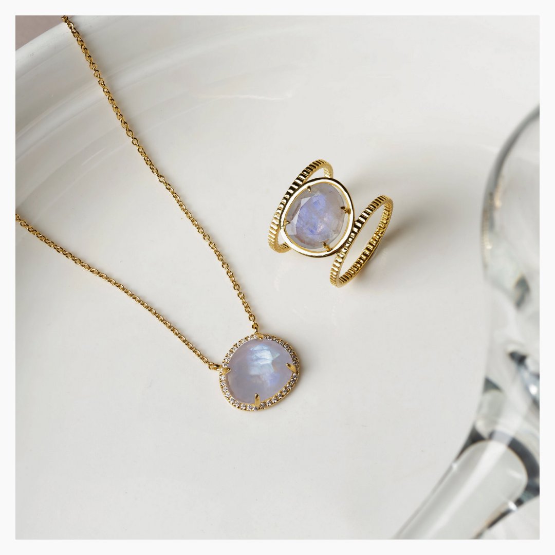 Rainbow Moonstone is on everyone's wish list.
.
#gemstone #birthstone #gemstonejewelry #birthstonejewelry #everydayjewelry #goldnecklace #goldearrings #rainbowmoonstonejewelry #rainbowmoonstone #moonstonejewelry #montrealjewelry #jewelryoftheday #ootd #fashionjewelry