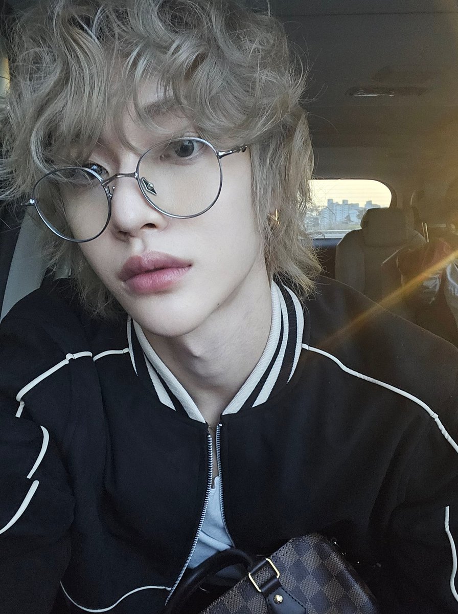 wonbbinn's tweet photo. ㅤ
Got myself a new pair of glasses to match my curly hair! Feeling like a walking fashion statement today, but let's hope these glasses don't fog up every time I take a sip of coffee! Here's to clear vision and fabulous curls!
ㅤ https://t.co/JyPkjkusoH