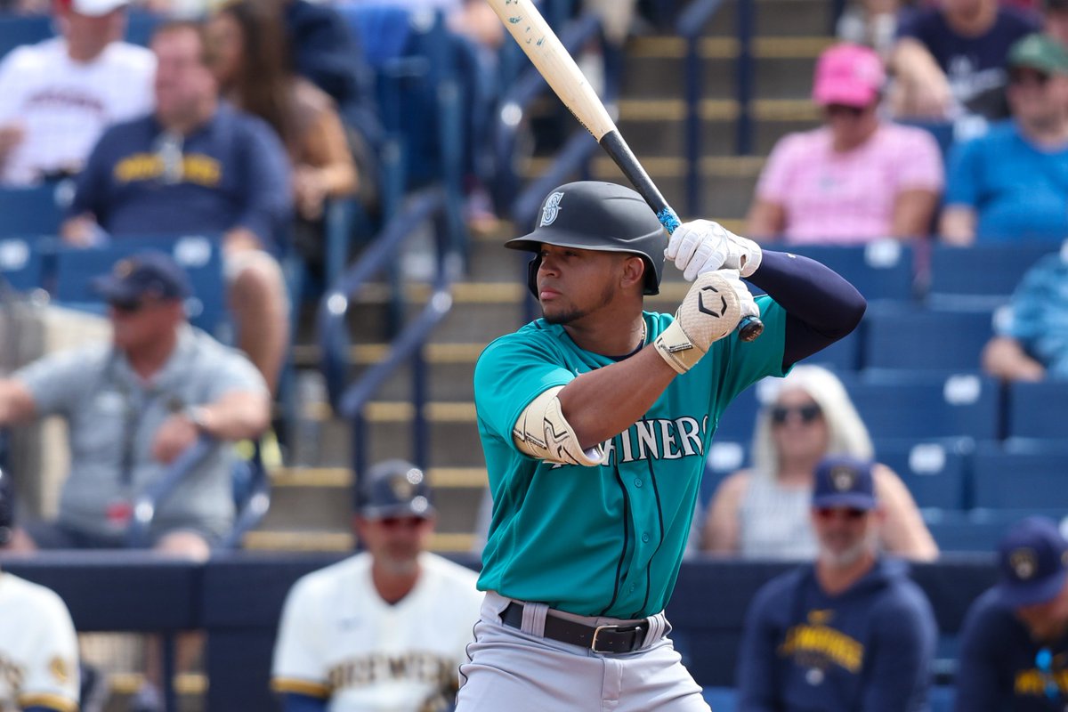 'He's kind of a self-made kid that just worked his tail off.' #Mariners No. 10 prospect Jonatan Clase turned heads for his speed in the Minors. Now he's getting the chance to show it off in The Show: atmlb.com/4aAnm7p