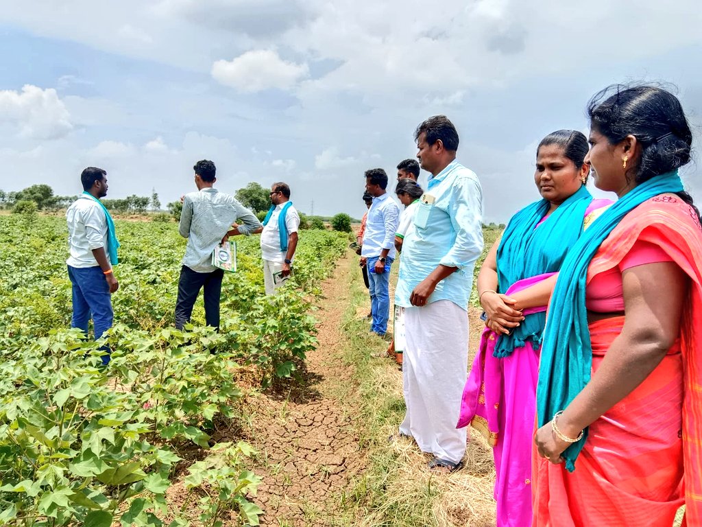 நேற்று எனது தொகுதிக்கு உட்பட்ட #பரமக்குடி சட்டமன்ற தொகுதியின் பகுதிகளில் வீடு வீடாக சென்று துண்டறிக்கை பிரச்சாரம் எனது அன்புச் சொந்தங்களுக்கு புரட்சிகர வாழ்த்துக்கள்... (15/04/2024) #சீமானின்_சின்னம்_ஒலிவாங்கி_மைக் 🎙️🎙️🎙️ உறுதியாக வெல்வோம்..💪