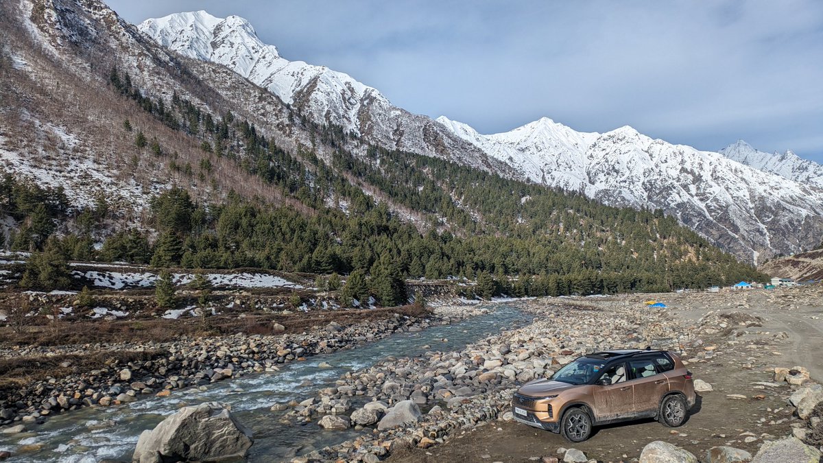 Wallpaper stuff this location is, right? 

Beyond the little stunning village of Chitkul. Beyond civilization. For the answer to the BIG question. 

Stay tuned :-)

@TataMotors @TataMotors_Cars #TataSafari