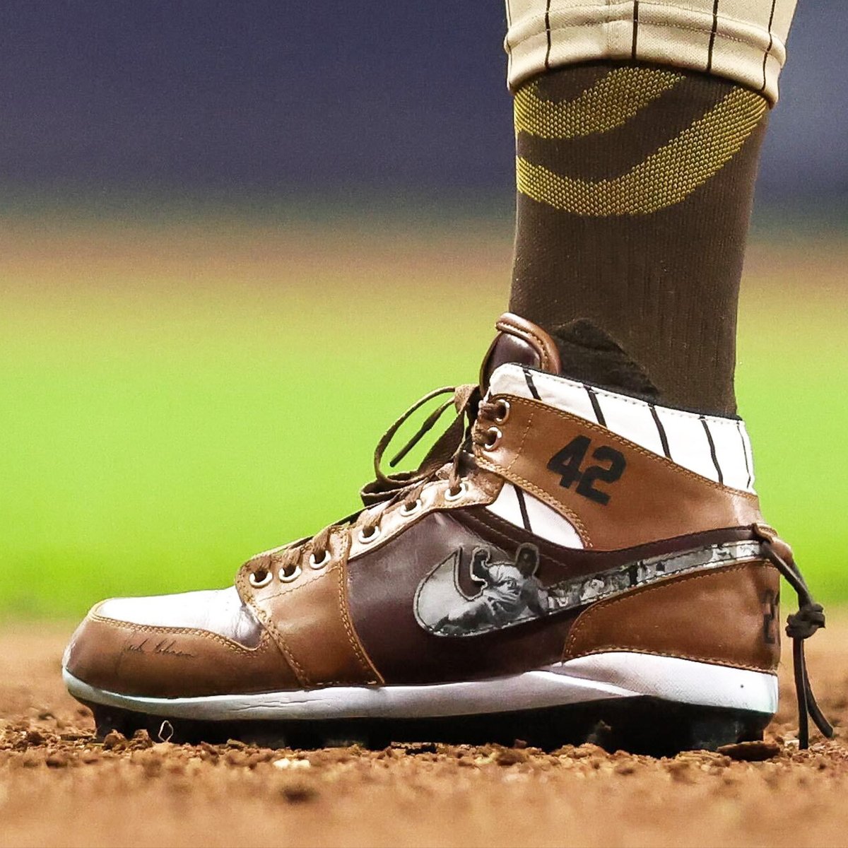 Fernando Tatis Jr.'s Jackie Robinson Jordans are next level 🤯 They feature a design of Jackie sliding in the Nike swoosh #Jackie42