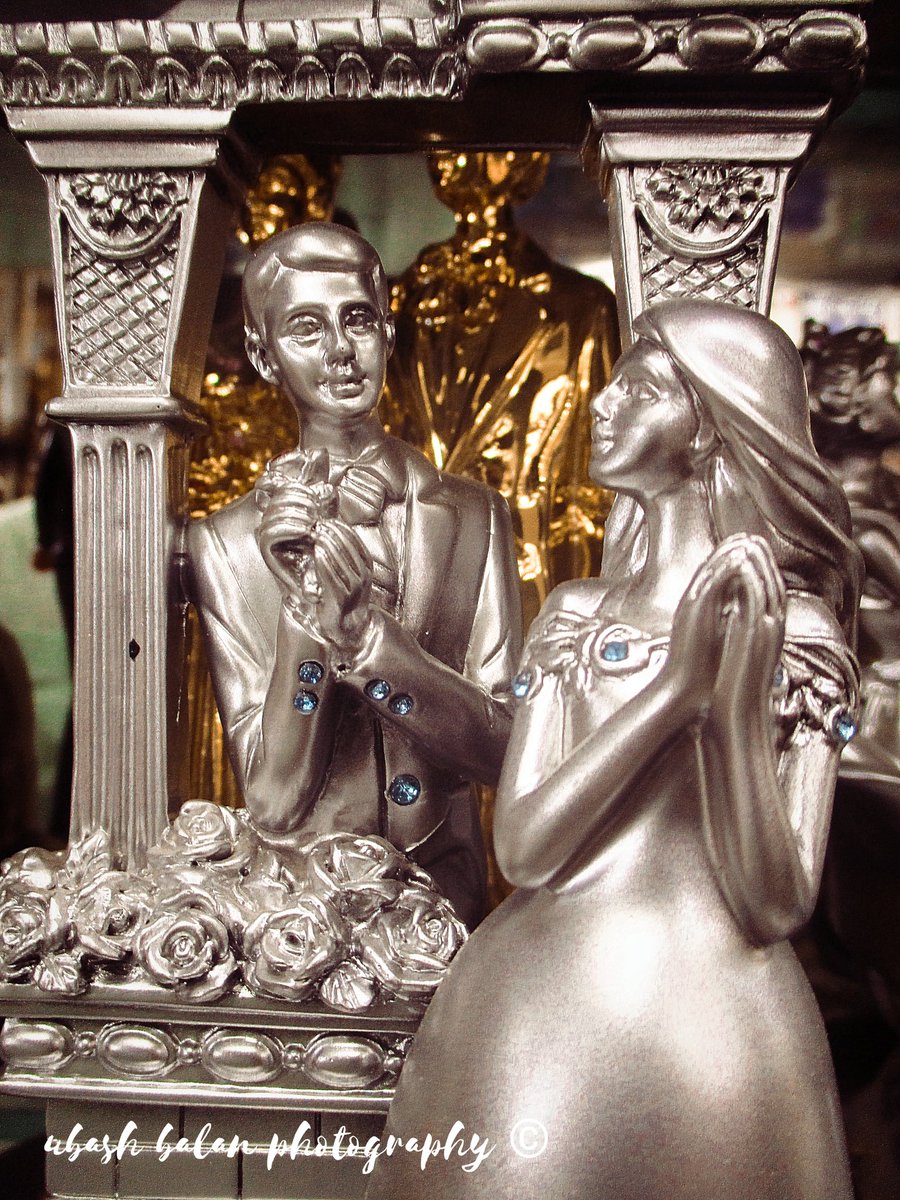 Devas_Group's tweet image. Miniature photography 
The silver and gold finish for the sculptures gives the classic shine to the photograph. This is a pose that everyone of us have acted out at least once in our life. No regrets then. This too will pass by #miniaturephotography #thiswillpass #love #Sculptor