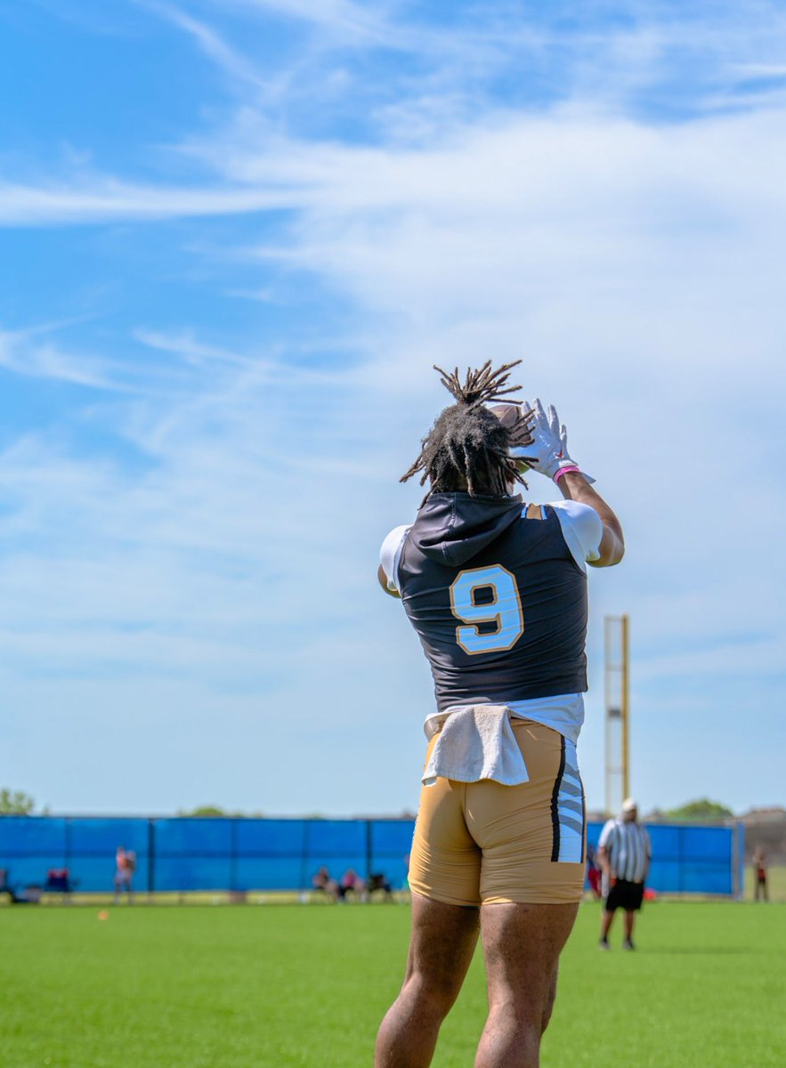 ChancellorWash1's tweet photo. great 7on7 season with @LABootleggers  next stop spring ball!! @ThompsonDBU @excLOUsive03 https://t.co/wc2pmbqKZr