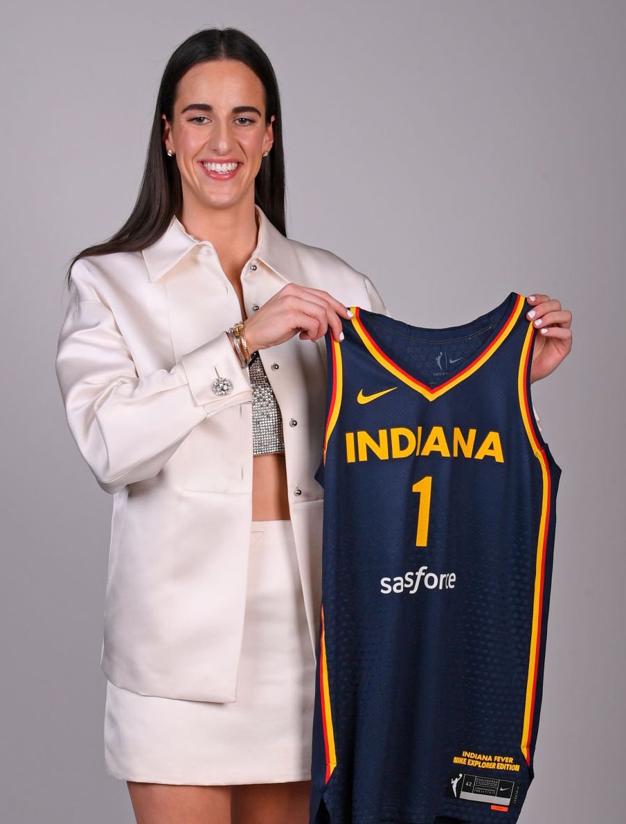 In just one hour, Fanatics has completely sold out of Caitlin Clark's Fever jersey in sizes XS, M, L, XL, and XXL, per @darrenrovell