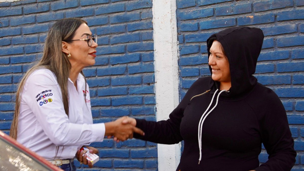 danisotto's tweet photo. ¡Cada recorrido que realizamos, fortalece mi compromiso contigo!

Seguimos buscando la manera de juntos encontrar soluciones a los problemas del Distrito 4.
 
Hoy estuve en la📍Col. Anáhuac, Azteca, Juan Lira y Asentamientos Humanos.

🔴🔵🟡#FuerzaYCorazónXDurango

 #DanyD4 https://t.co/IbbaqgAXrq