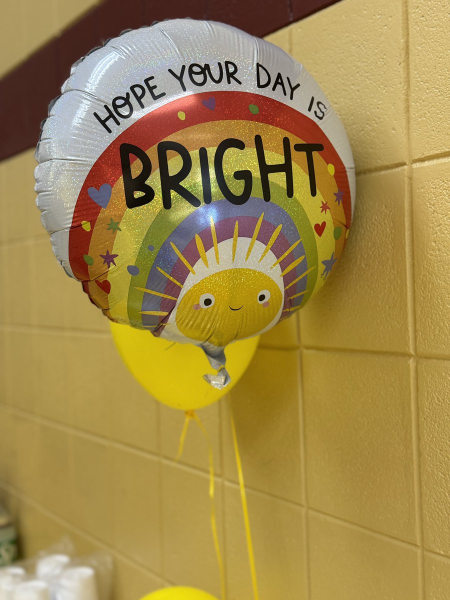BrightonJEFCOED's tweet photo. Brighton celebrated our school volunteer, Ms. Mary, today to kick off National School Volunteer Week! We were so excited to see her as she stopped by and visited us today! We appreciate you! You are the Bright in Brighton! ❤️🐻#schoolvolunteerweek #NationalVolunteerMonth @JEFCOED https://t.co/Pqncl5SBV5