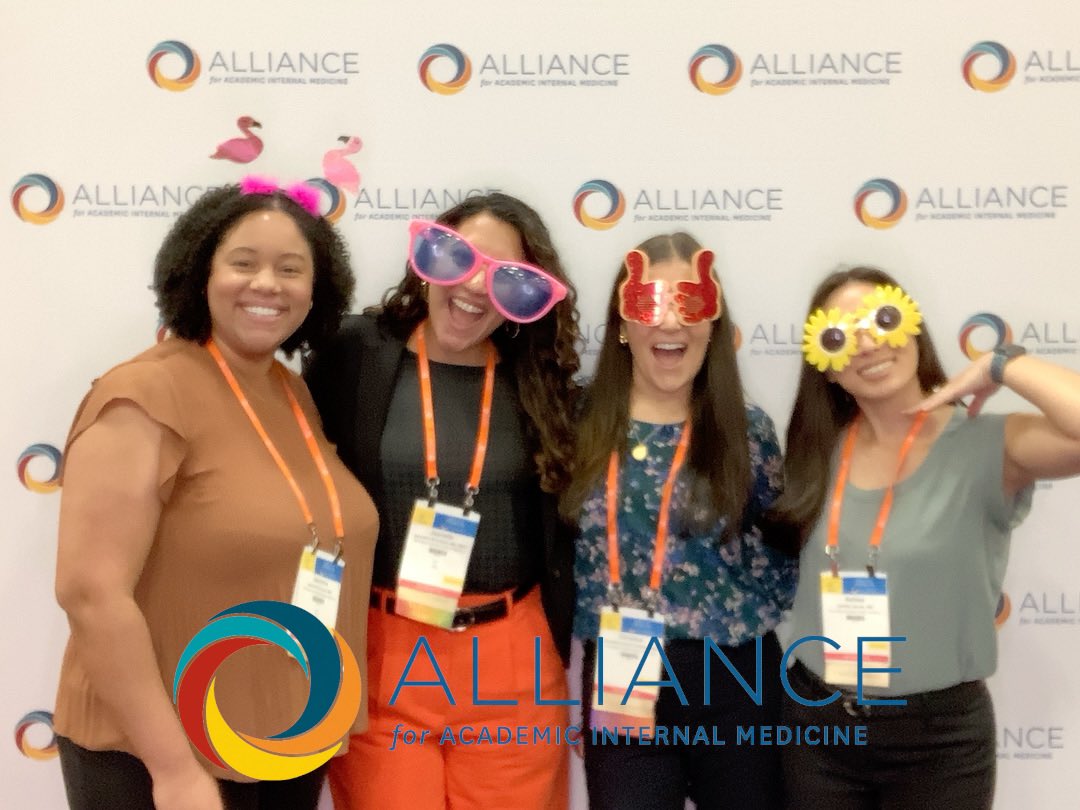 OhioStateIMRes's tweet photo. Looking towards 2024-25 with this fabulous group of upcoming chief residents! So excited to see what thing bring to our program! #AAIM2024 @ashasada @ChristineCass_ https://t.co/CYH78u1EhZ