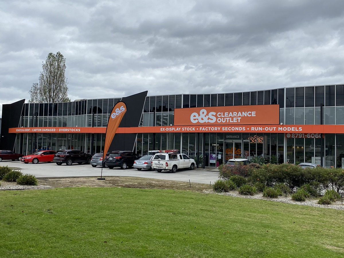 At the Couple of Blokes pod, we love the e&s trading clearance centre. It's a 2,000 sqm outlet with factory seconds, scratched & dented, & end of line appliances across kitchen, laundry and bathroom. If you're after an amazing deal on appliances, they're on Dandenong Rd, Clayton.