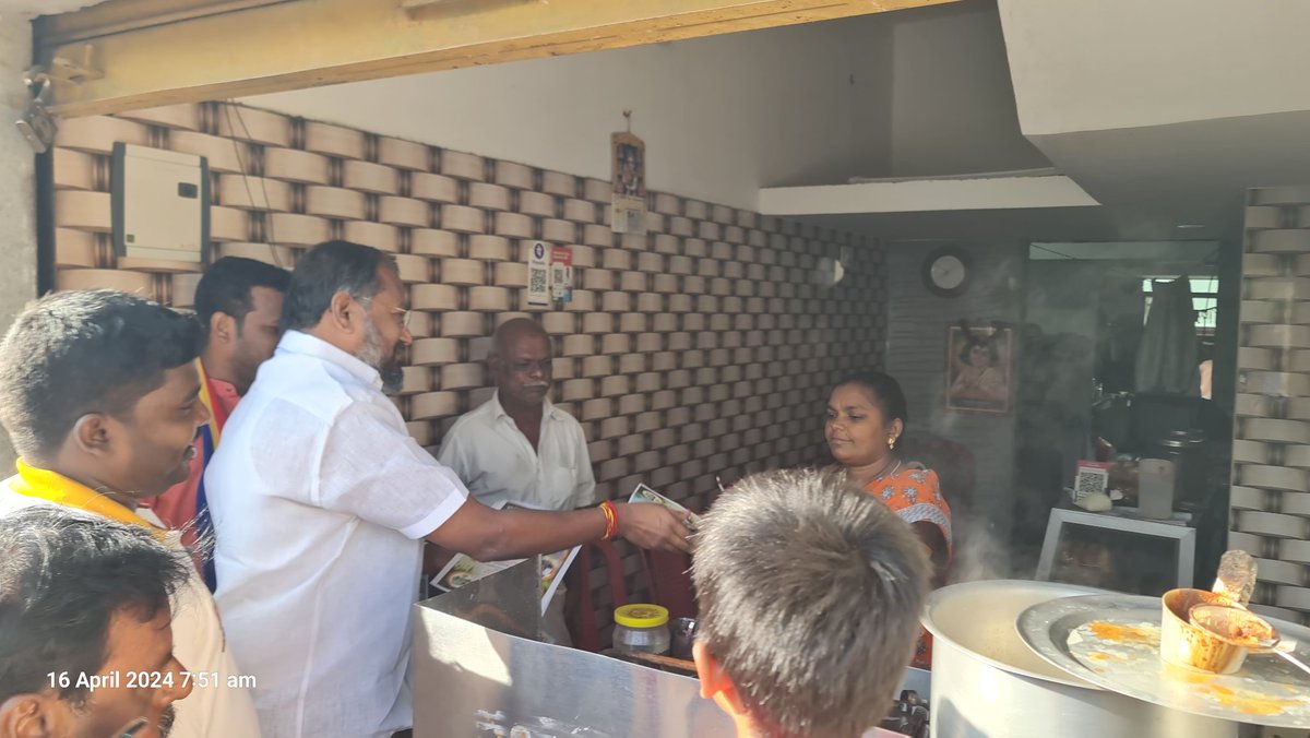 arulramadassMLA's tweet photo. சேலம் மேற்கு சட்டமன்றத் தொகுதி, 5வது கோட்டம் அழகாபுரம் பெரியபுதூர் பகுதியில் வீடு வீடாக வாக்கு சேகரிப்பு ... https://t.co/cFsOu8mVbO