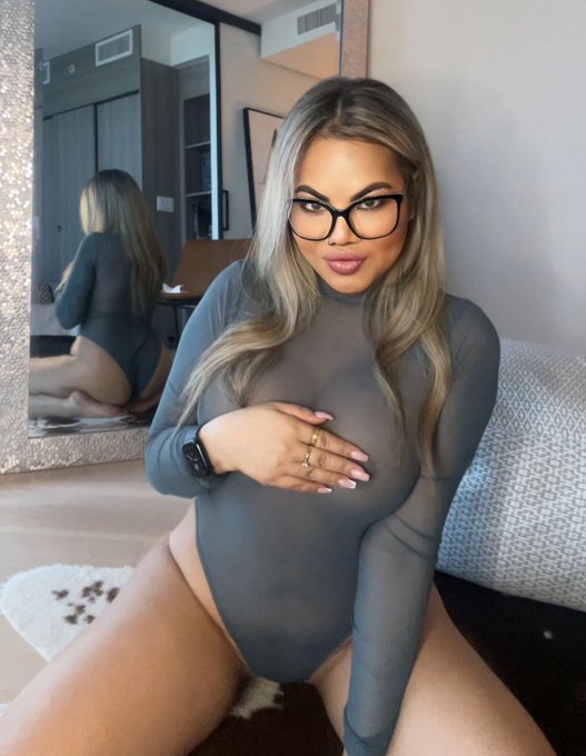 You want to see whats under my hand ladies. Boys you can sit and watch us 😝  #Vancouver #Lesbian #RainbowFriends<a href="/tag/playboy"class="tags"><span>#playboy</span></a><a href="/tag/fashion"class="tags"><span>#fashion</span></a><a href="/tag/sexy"class="tags"><span>#sexy</span></a><a href="/tag/montreal"class="tags"><span>#montreal</span></a><a href="/tag/toronto"class="tags"><span>#toronto</span></a><a href="/tag/happymonday"class="tags"><span>#happymonday</span></a>