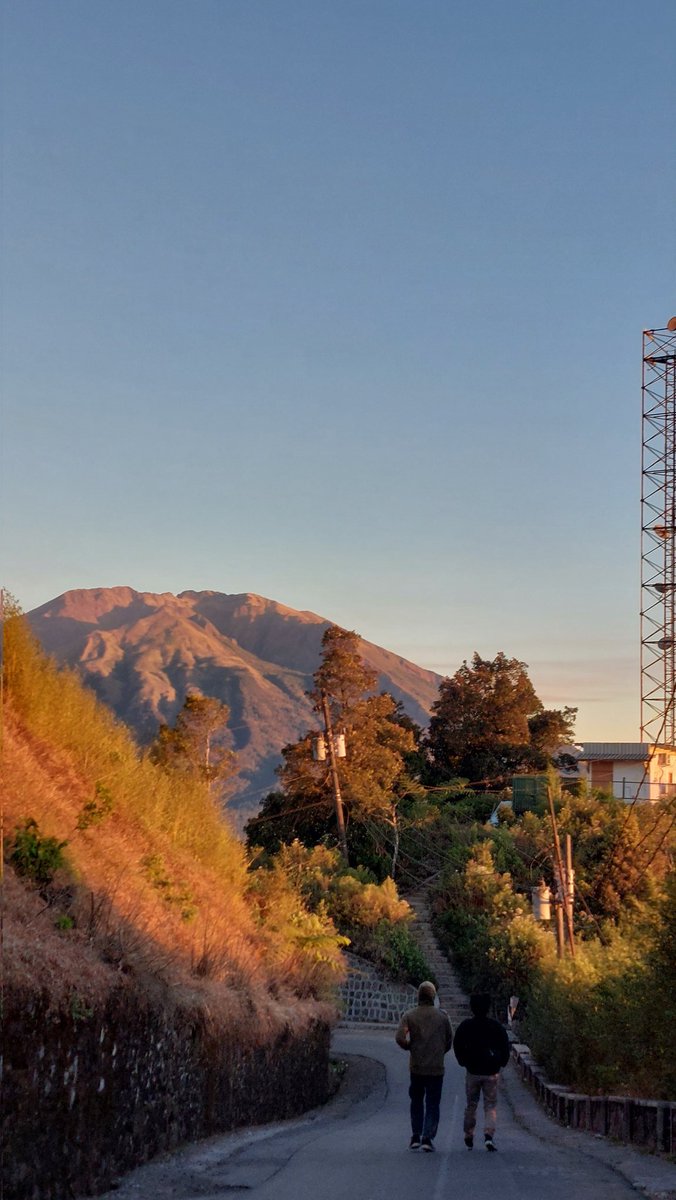 EmIEm___'s tweet image. Pakelah hape pintarmu biar lebih sering motret. 

#withGalaxy #A52s