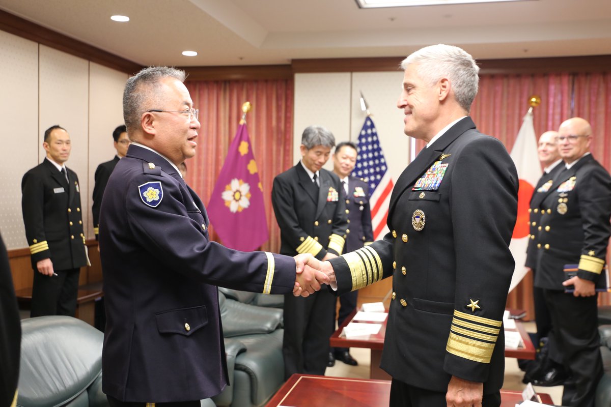 ４月１５日、#吉田統合幕僚長 は、ケイラー米太平洋艦隊司令官の着任後、初となる表敬を受けました。両者は、#自衛隊 と #米太平洋艦隊