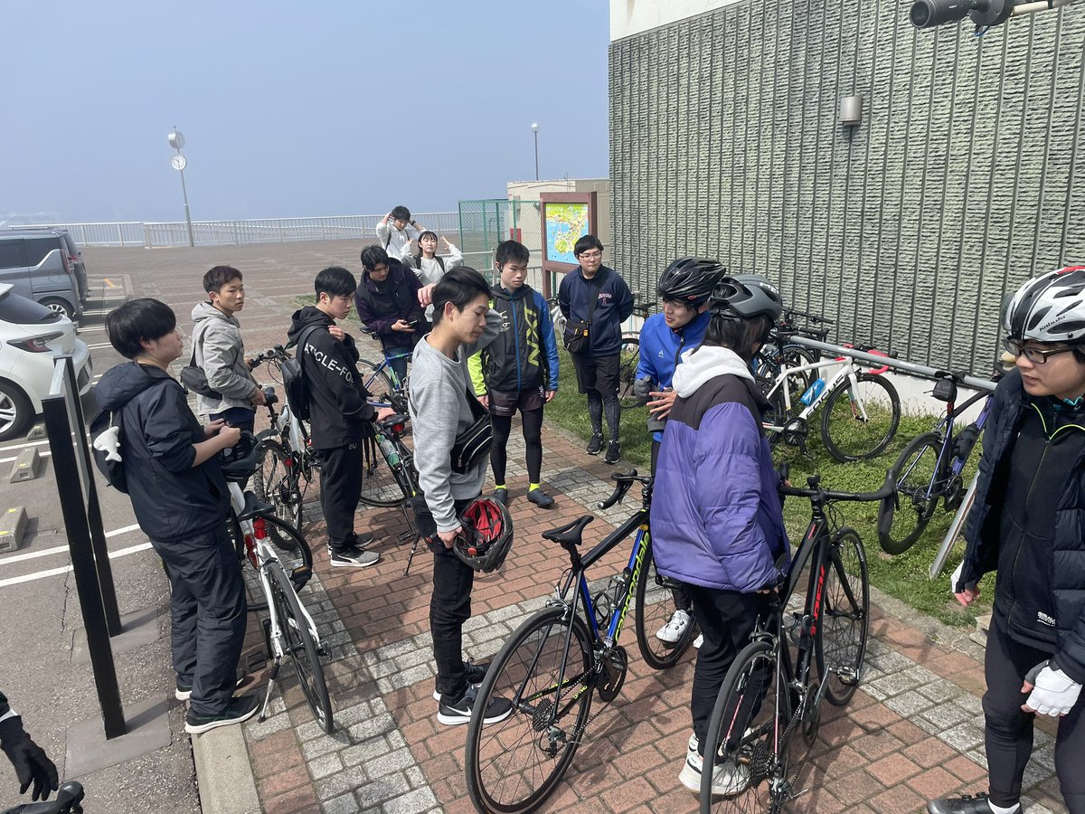 murorancc's tweet photo. 先週土曜日、日曜日には新1年生が参加してくれました！
土曜日は室蘭の道の駅に行きご飯を食べ、日曜日にはイタンキ浜でビーチフラックをしたり、地球岬に行きました。

参加してくれた方ありがとうございました。 https://t.co/TLqhouCM0k