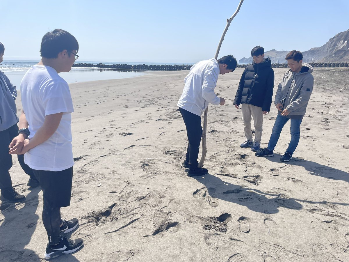 murorancc's tweet photo. 先週土曜日、日曜日には新1年生が参加してくれました！
土曜日は室蘭の道の駅に行きご飯を食べ、日曜日にはイタンキ浜でビーチフラックをしたり、地球岬に行きました。

参加してくれた方ありがとうございました。 https://t.co/TLqhouCM0k