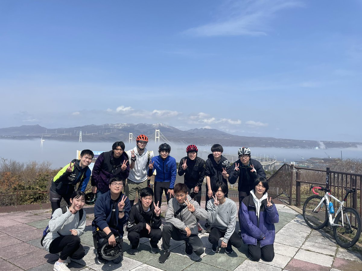 murorancc's tweet photo. 先週土曜日、日曜日には新1年生が参加してくれました！
土曜日は室蘭の道の駅に行きご飯を食べ、日曜日にはイタンキ浜でビーチフラックをしたり、地球岬に行きました。

参加してくれた方ありがとうございました。 https://t.co/TLqhouCM0k
