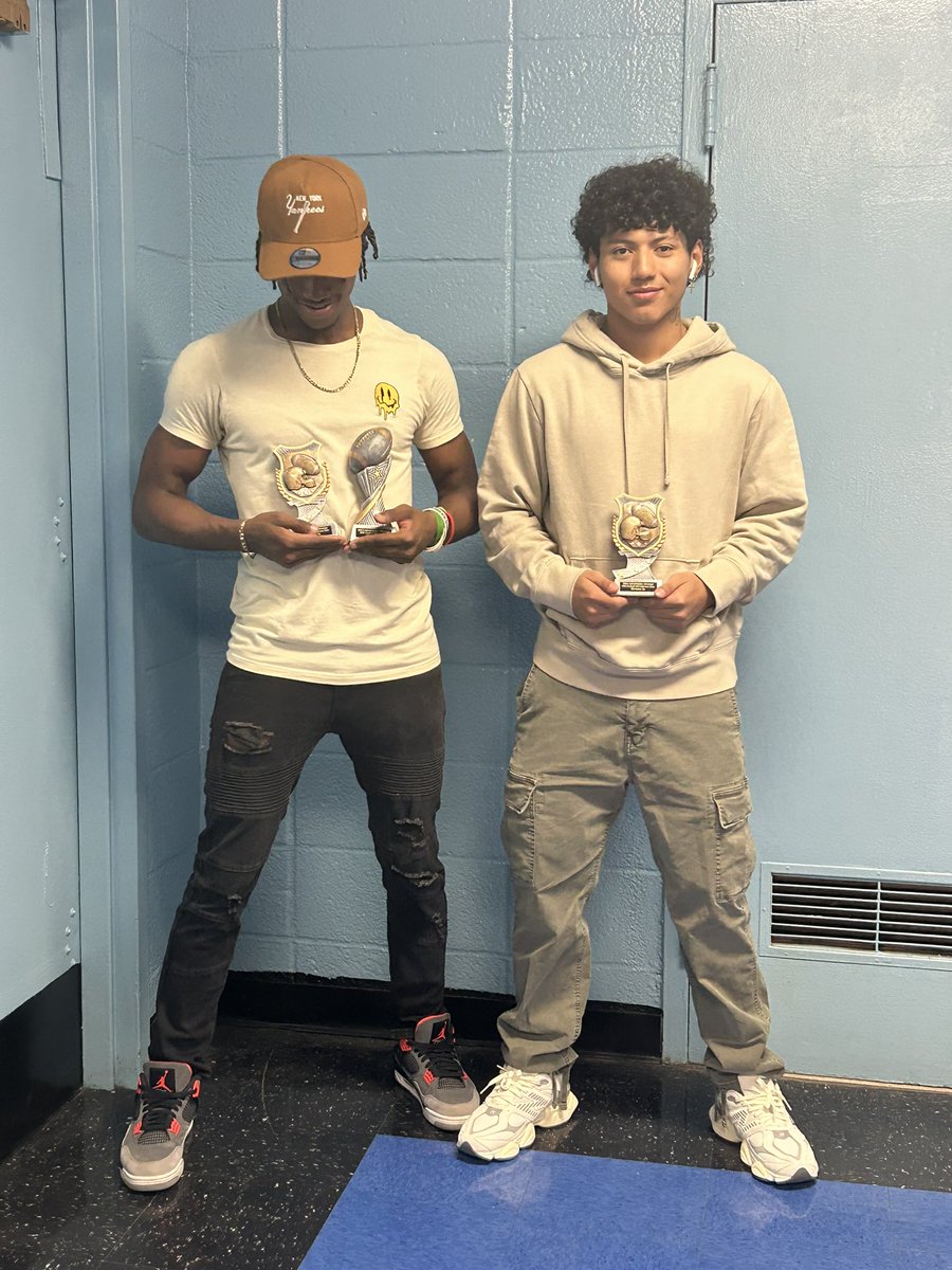 D1rony5's tweet photo. Very blessed 2X all conference plus all city award very thankful🙌🏾 https://t.co/hjUMyuxeIc
