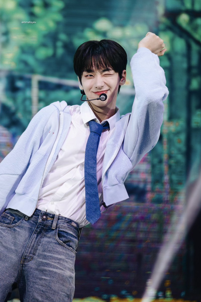 emmafayev's tweet photo. 240410 β NXD Lee Yongjoon μ΄μ©μ€, ONEUS 2nd World Tour 'La Dolce Vita' in Los Angeles
#NXD #NeXtiDentity #NXD_JUMP #OneusinUS #OneusinLA #La_Dolce_Vita #OneusWorldTour https://t.co/jpkl9OPFVp
